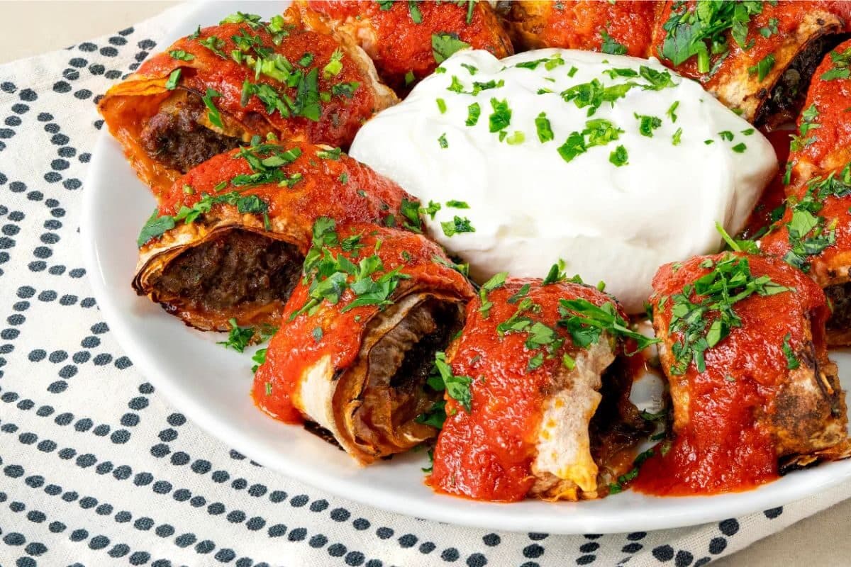 Dilimlenerek servis edilmiş beyti kebap